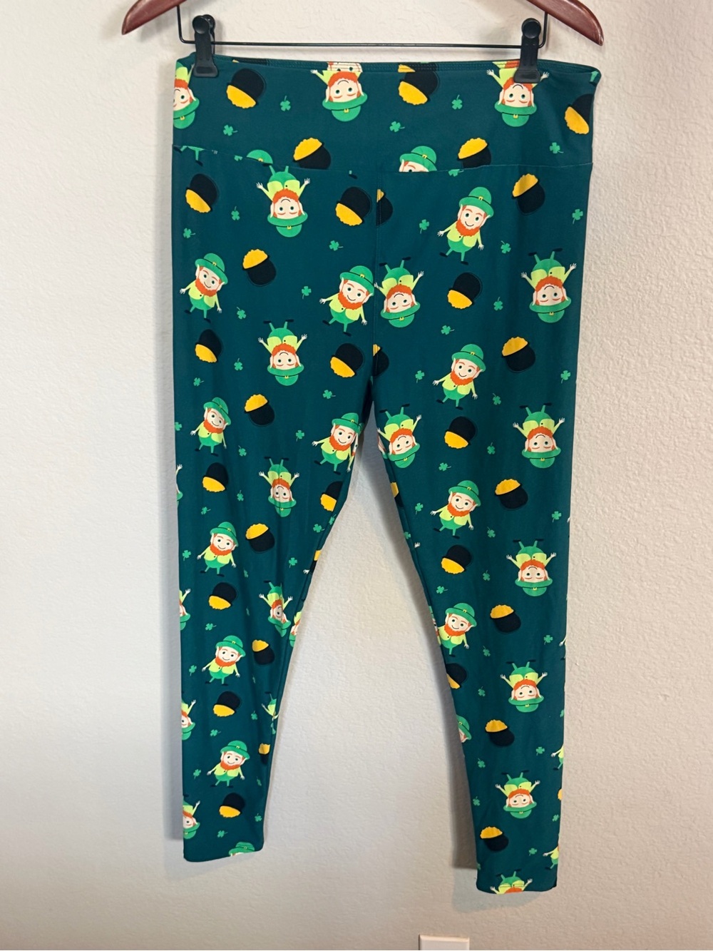 LulaRoe St. Patty’s Day Green Leprechaun Print Stretch Leggings T/C